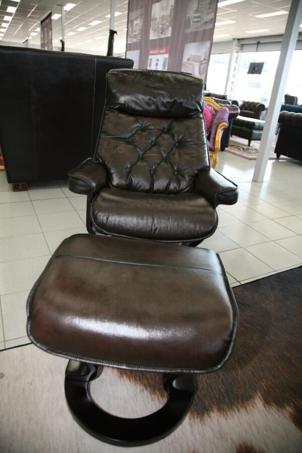 Mourad Chair & Ottoman - Classic Chesterfield