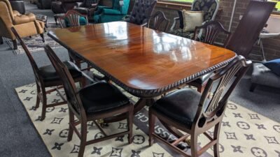 Genuine 20th-century Mahogany Reproduction Dining Table - Classic Chesterfield Sofa